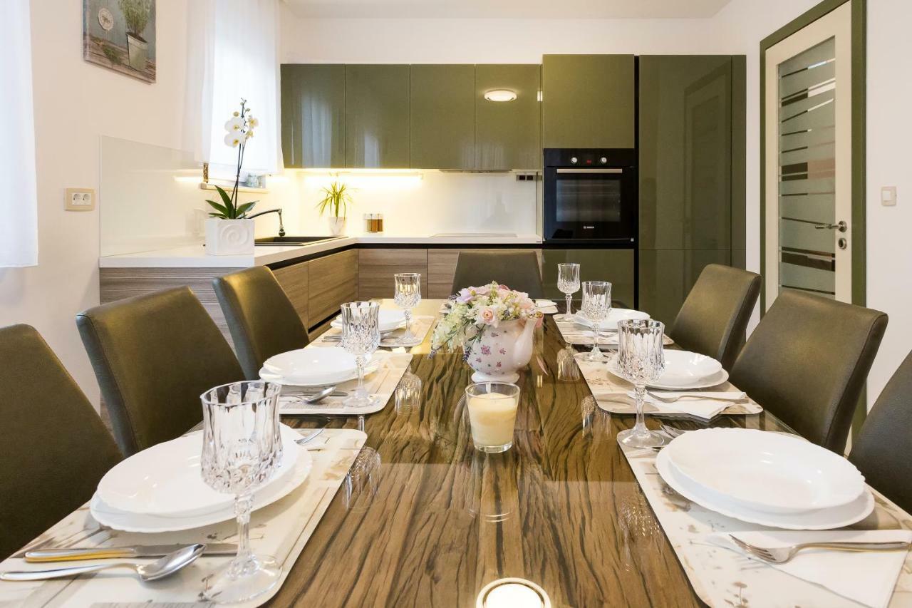 Villa Sweet Home Marija With Heated Pool สปลิท ภายนอก รูปภาพ